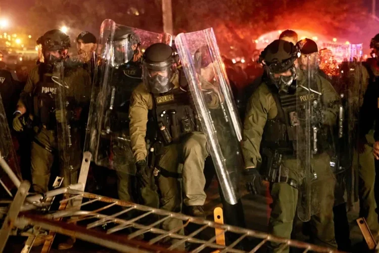 Denuncian presunto uso excesivo de la fuerza durante protestas frente a centro migratorio en Nueva Jersey