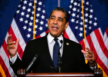 Encuesta proyecta ventaja para Adriano Espaillat en las primarias demócratas de Nueva York