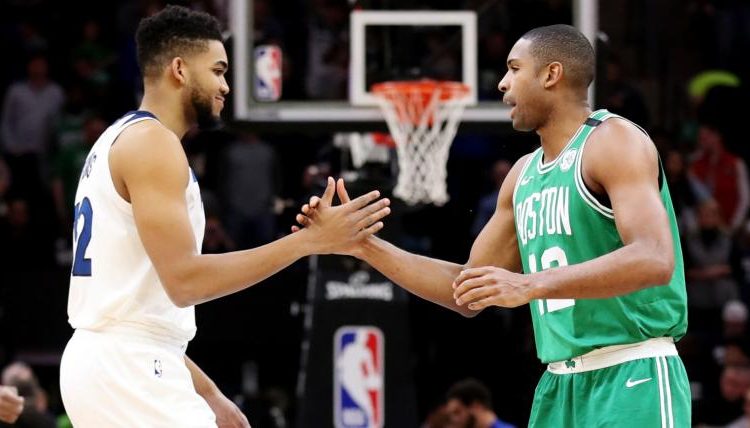 Al Horford felicita a Karl-Anthony Towns por conquistar el título de la NBA con los Knicks