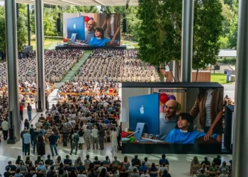 Apple reestructura su sistema de IA y critica a sus rivales por disputar una carrera tecnológica «sin sentido»