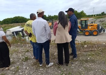 MOPC inicia construcción de paso provisional sobre el río Tábara para facilitar puente en Azua