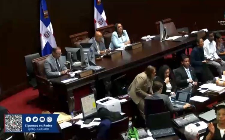 “Seamos honestos”: diputado Saulo critica rapidez en debate del Plan Anticrisis