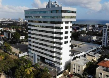 AIRD felicita a De Último Minuto por el aniversario de su fundación y destaca su crecimiento consolidado