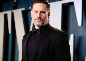 Actor Joe Manganiello reveló en su libro, enfermedad que lo llevó a perder una parte de su cuerpo