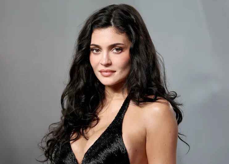 Exchef de Kylie Jenner dice que trabajar con ella la habría hecho perder a su bebé y la demanda