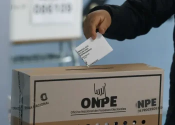 Los votos de las comunidades alejadas y del extranjero revelarán al próximo presidente de Perú