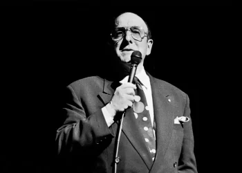Muere Clive Davis, legendario ejecutivo musical que impulsó la carrera de Whitney Houston