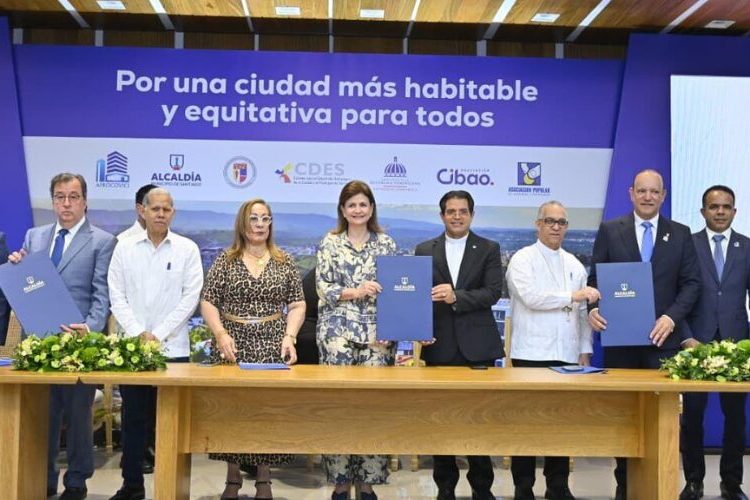 Raquel Peña encabeza firma del “Pacto por una Mejor Ciudad” en Santiago