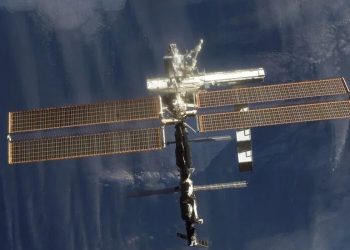 NASA prepara a la tripulación de la EEI para una posible evacuación ante una fuga de aire