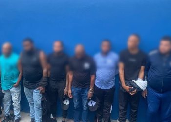 Capturan a ocho hombres con 14 paquetes de presuntas drogas en Villa Hermosa