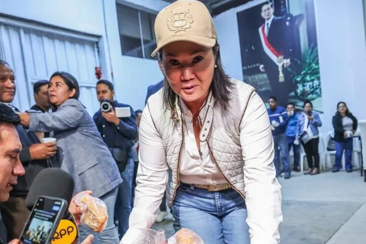 Comienza en Perú la votación de la segunda vuelta presidencial entre Fujimori y Sánchez