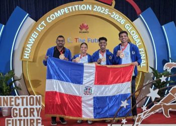 Estudiantes PUCMM ganan máximo galardón en competencia tecnológica de Huawei en China