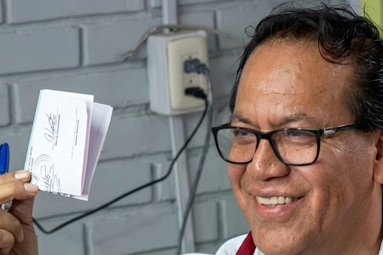 Roberto Sánchez ejerce su voto en segunda vuelta presidencial de Perú