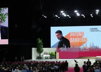 Antonio Banderas con el papa: «El arte debe ser un alternativa a la violencia»
