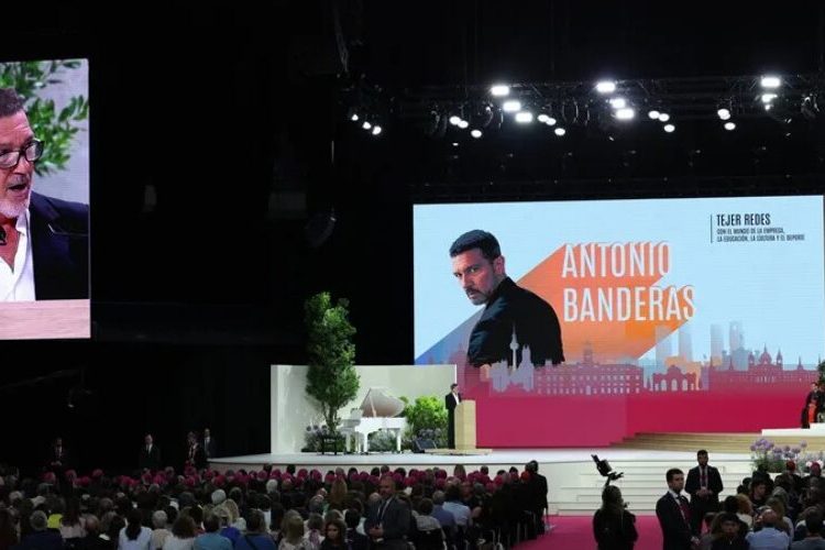 Antonio Banderas con el papa: «El arte debe ser un alternativa a la violencia»