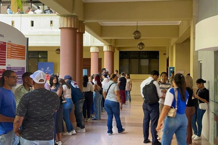 Conocerán hoy medida de coerción contra 10 implicados en red acusada de estafar en Santiago