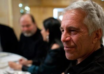 Jeffrey Epstein pagó para obtener «trato especial» en cárcel en Florida, según asistente