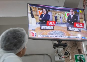 Sondeos a pie de urna en Perú dan empate técnico con leve ventaja de Fujimori ante Sánchez