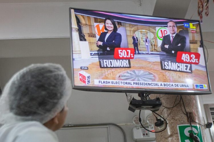 Sondeos a pie de urna en Perú dan empate técnico con leve ventaja de Fujimori ante Sánchez
