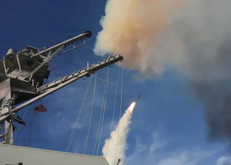 EE.UU. derriba cuatro drones iraníes y destruye radares en el estrecho de Ormuz