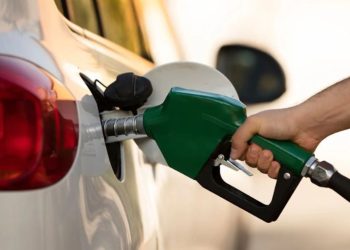 Gobierno busca congelar combustibles por tres meses si el petróleo no supera los US$95