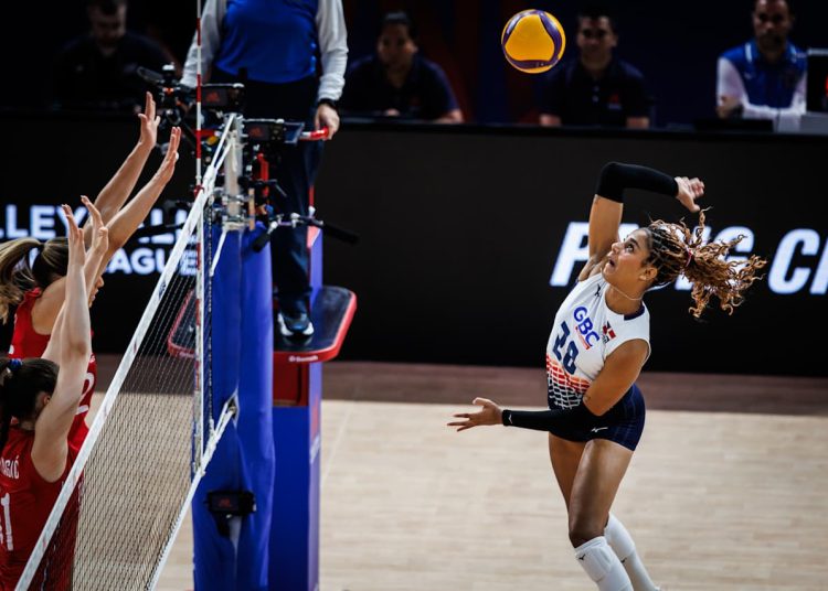 Serbia derrota 3-0 a las Reinas del Caribe en la Liga de Naciones de Voleibol