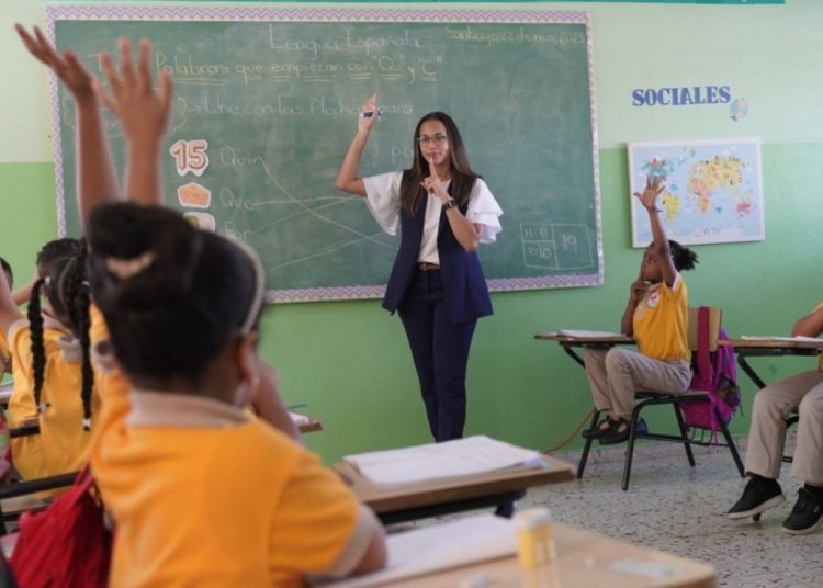 CNSS autoriza distribuir más de RD$6,000 millones a profesores con doble cotización