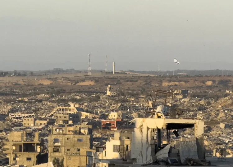 Cerca de las tropas en Gaza y ajenos al circuito humanitario: «La zona está abandonada»