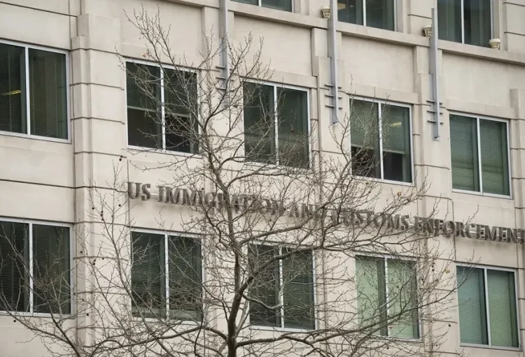 Trump nomina a un expolicía para dirigir el ICE, la agencia encargada del control migratorio