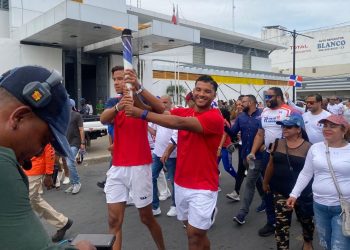 Atletas veganos protagonizan recorrido de la antorcha olímpica rumbo a Santo Domingo 2026