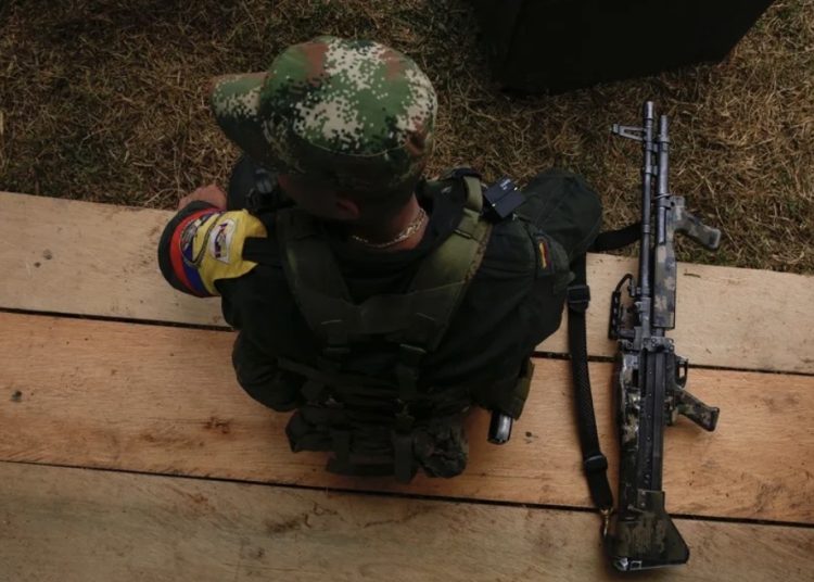 Al menos 11 de 48 muertos hallados en una zona de combates en Colombia eran menores