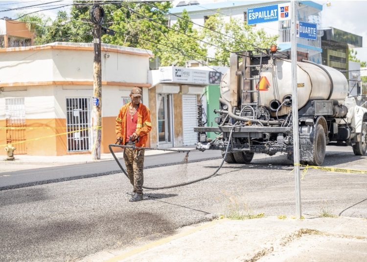 Alcaldía de La Romana y MOPC avanza con plan de Asfaltado