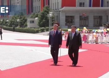 Xi insta a reforzar los intercambios diplomáticos y militares en su cumbre con Kim Jong-un