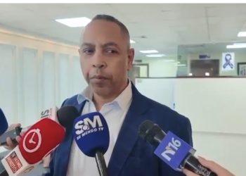 Presidente de comisión califica de “desacertada” resolución para descontar salarios a maestros por paro