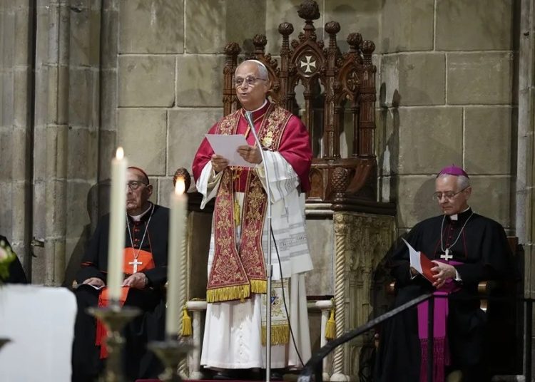 El papa León XIV inicia en catalán su primera homilía en Barcelona y les pide ser «constructores de unidad»