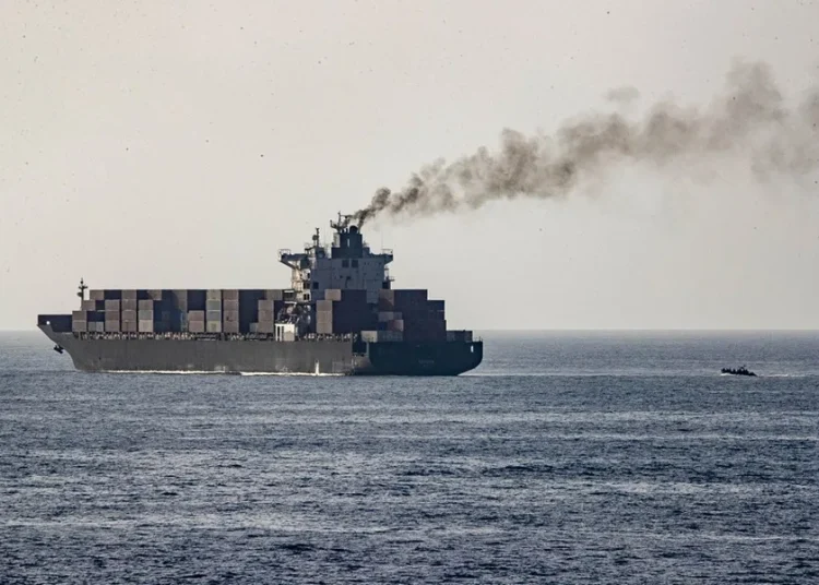 Mueren tres marineros indios en un ataque de EE.UU. a un buque petrolero en Omán
