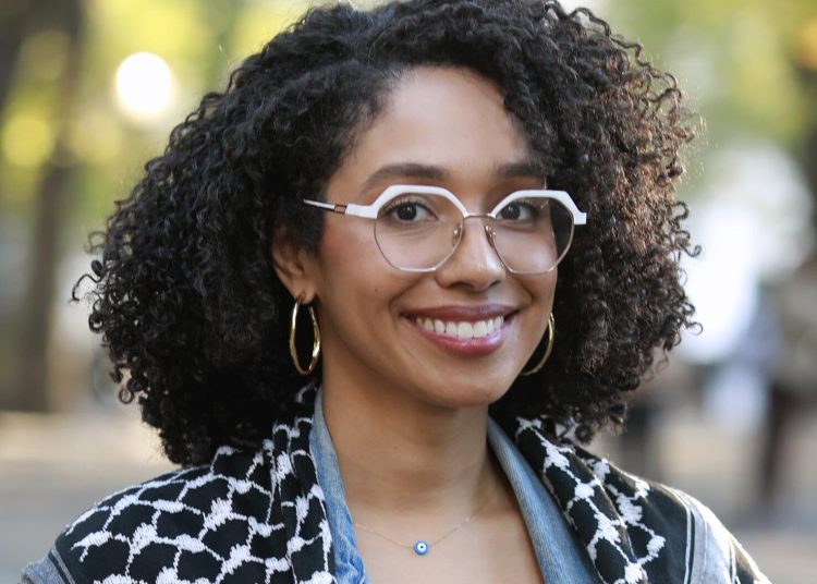 Darializa Chevalier abandona entrevista tras preguntas sobre tuits insultando la bandera dominicana
