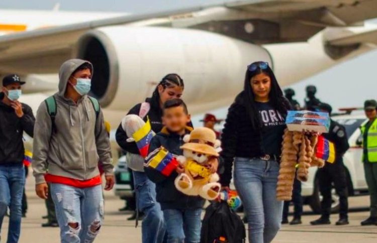 Regresan a Venezuela 146 migrantes en vuelo de repatriación procedente de Estados Unidos