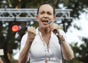María Corina Machado asegura que el Gobierno cerró el espacio aéreo de Venezuela para impedir su entrada