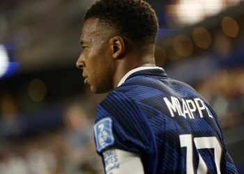 Francia avanza a dieciseisavos tras golear a Irak con doblete de Mbappé