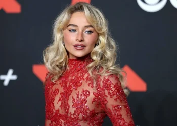 Sabrina Carpenter solicita una orden de alejamiento contra un presunto acosador