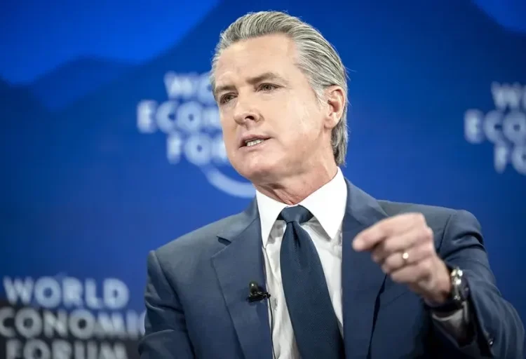 El gobernador de California denuncia que Fiscalía lo está investigando por orden de Trump