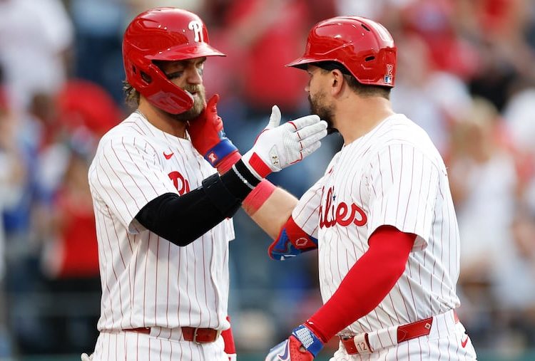 Schwarber conecta tres jonrones y Harper completa el ciclo en histórica paliza de los Filis