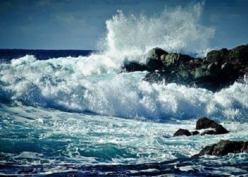 Oleaje anormal afecta costa Caribe; COE recomienda a embarcaciones permanecer en puerto