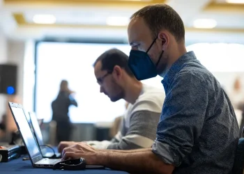 OIT aprueba histórico convenio para proteger a los trabajadores de plataformas digitales