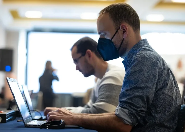 OIT aprueba histórico convenio para proteger a los trabajadores de plataformas digitales