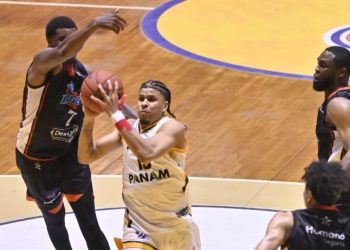Metros resisten, vencen a Titanes y llegan a 17 triunfos