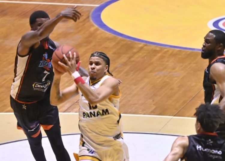 Metros resisten, vencen a Titanes y llegan a 17 triunfos