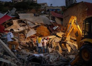 Detectan posibles señales de vida bajo los escombros en Venezuela