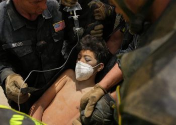 Continúan los intentos de rescatar supervivientes seis días después de sismos en Venezuela